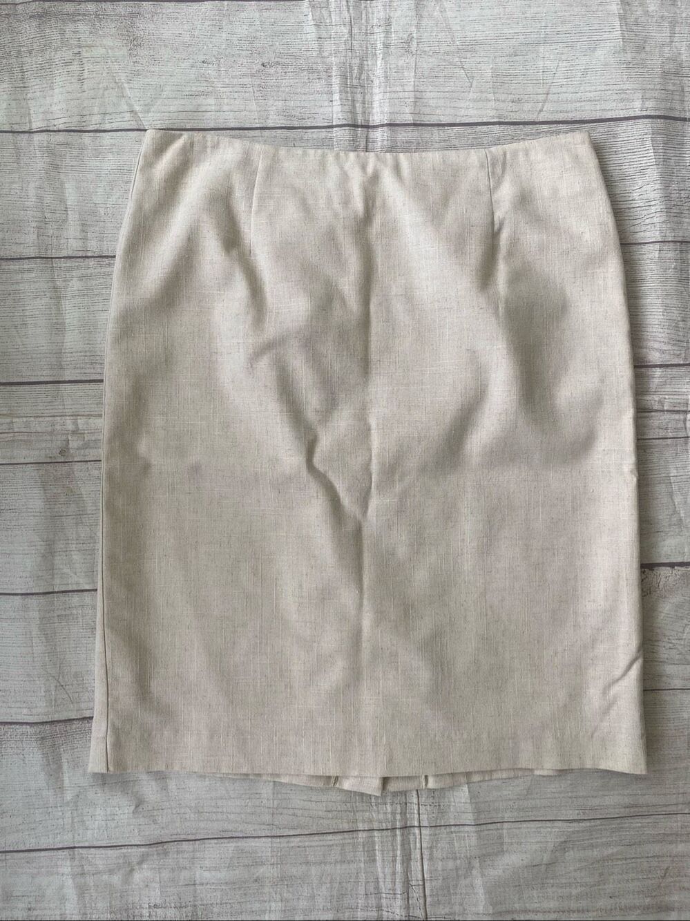 Dress Barn women 8 fully lined pencil skirt w/zipper back closure beige